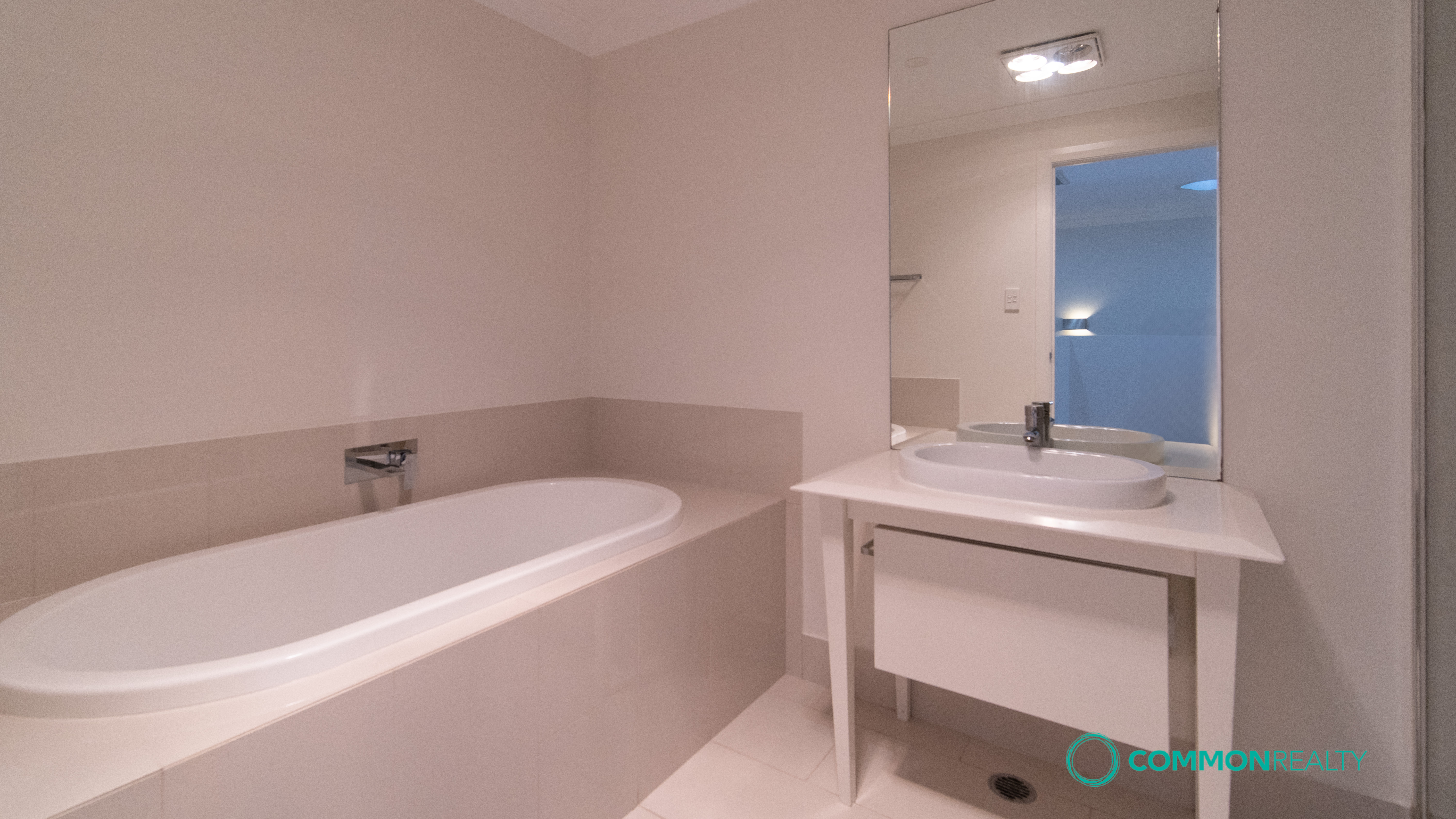 Modern 3 Bedroom Family Luxury - photo 9