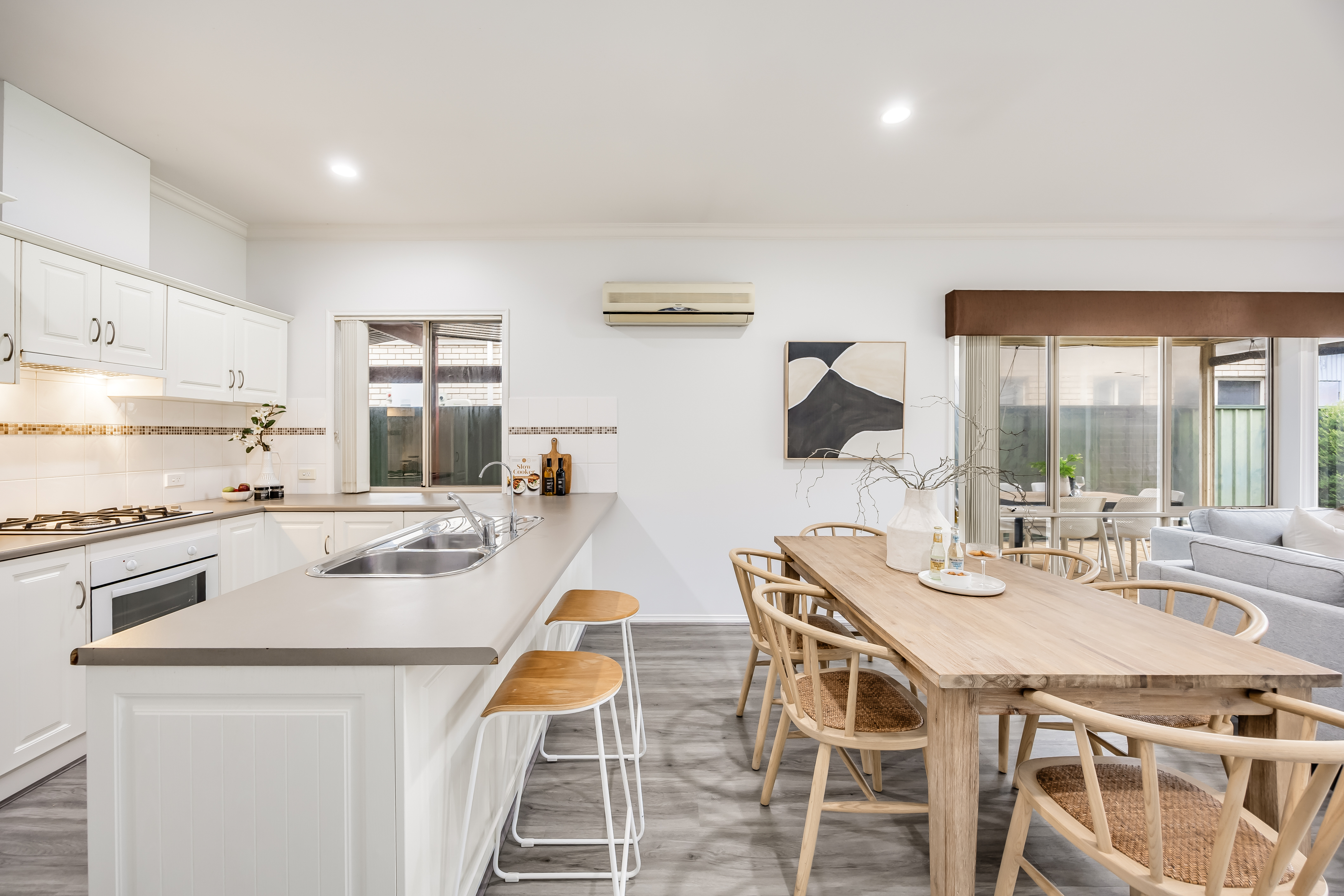 6 Heard Avenue, Mawson Lakes
