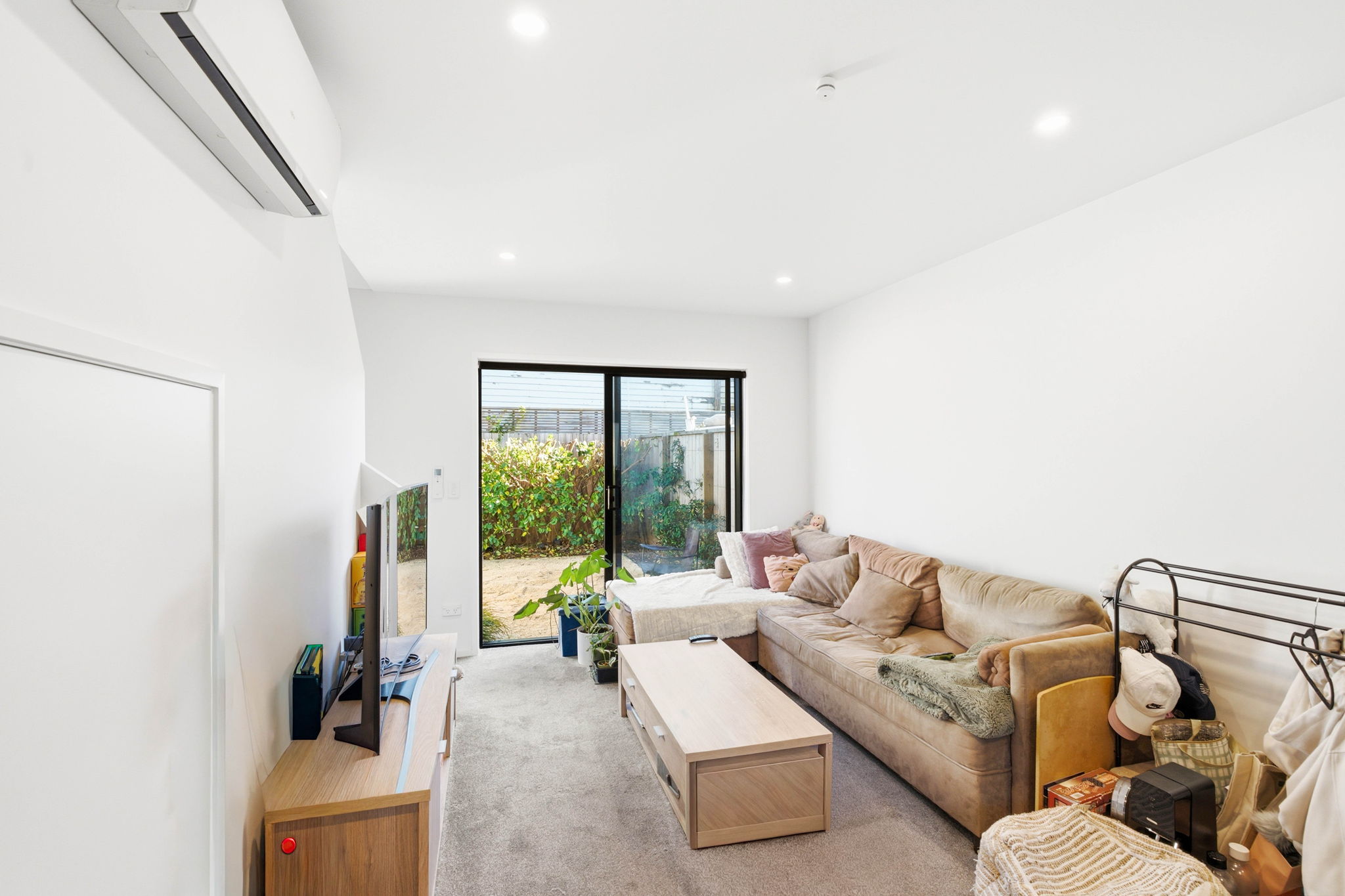 6 minute walk to One Stadium! property photo 2