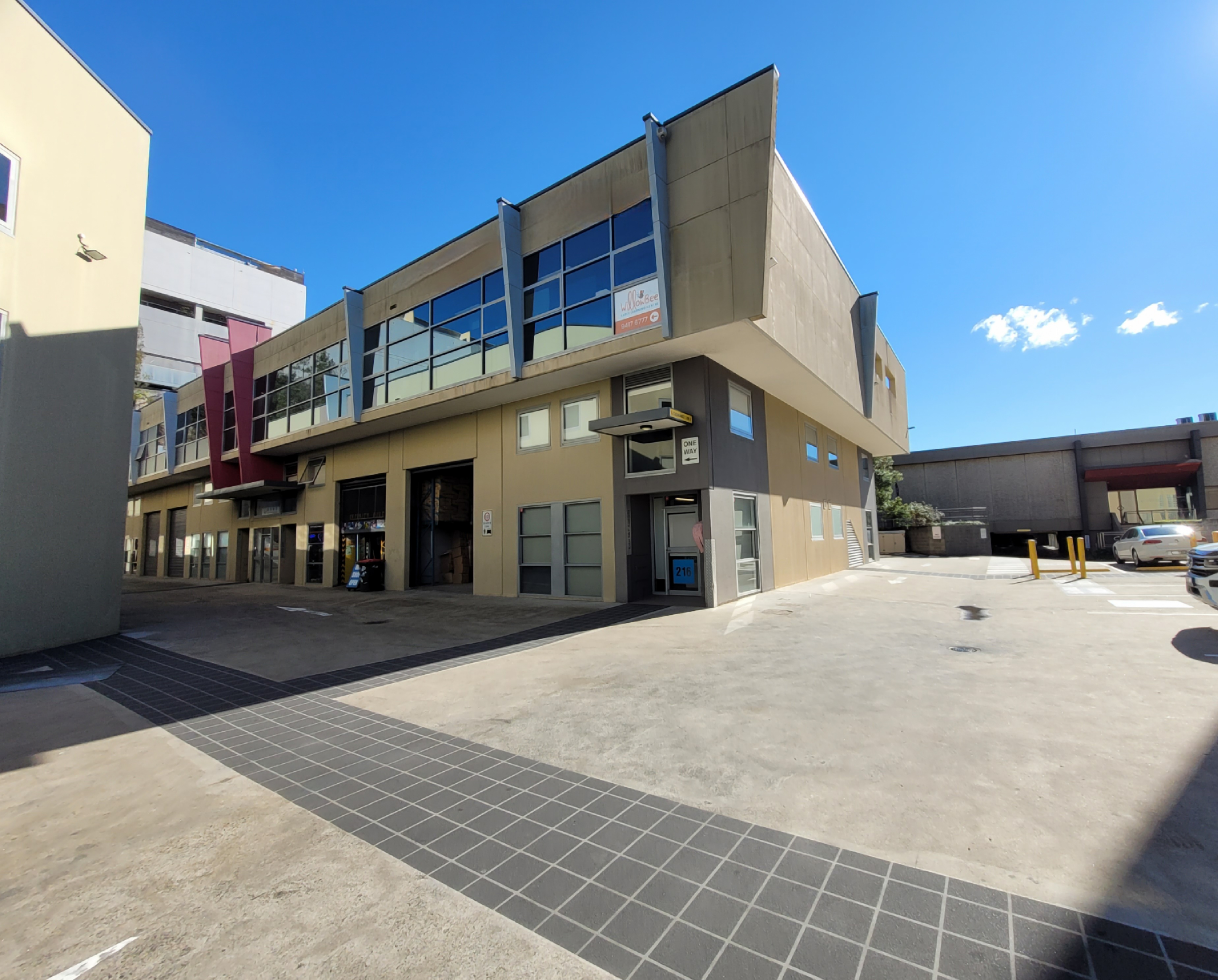 157M2 OFFICE/WAREHOUSE TO LEASE
