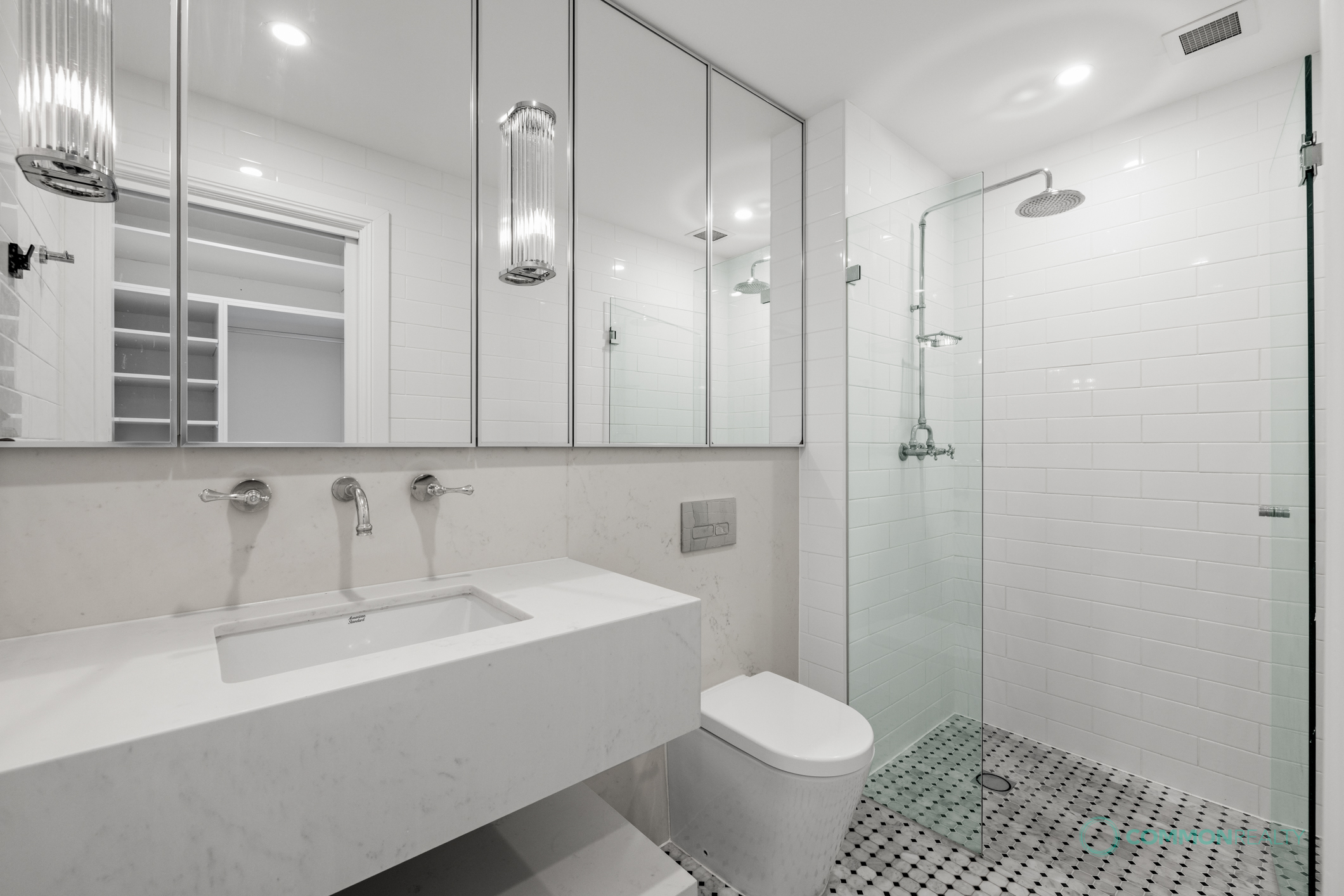 Stylish Surry Hills Living with Parking in a Prime City-Fringe Address - photo 11