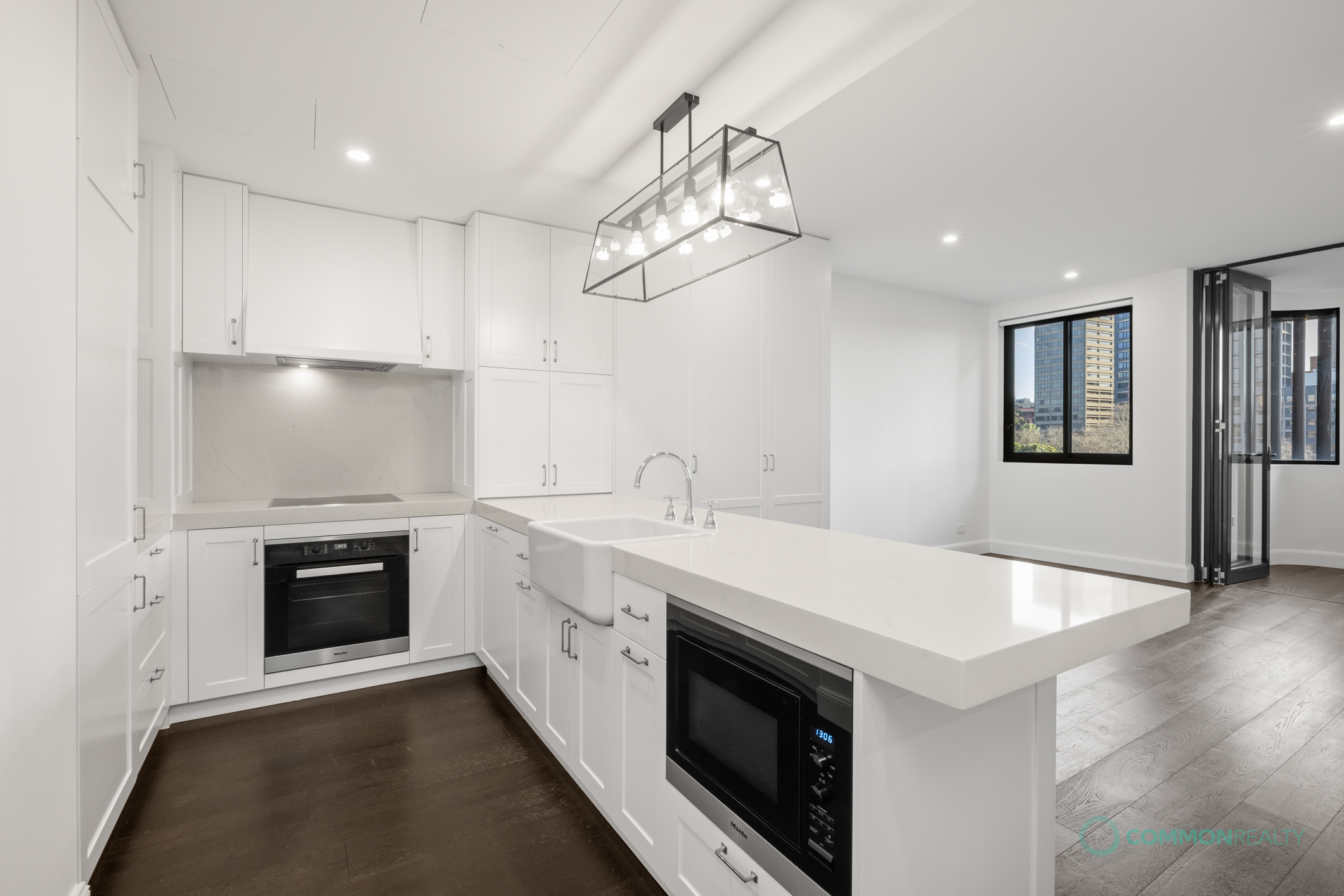 Stylish Surry Hills Living with Parking in a Prime City-Fringe Address - photo 10
