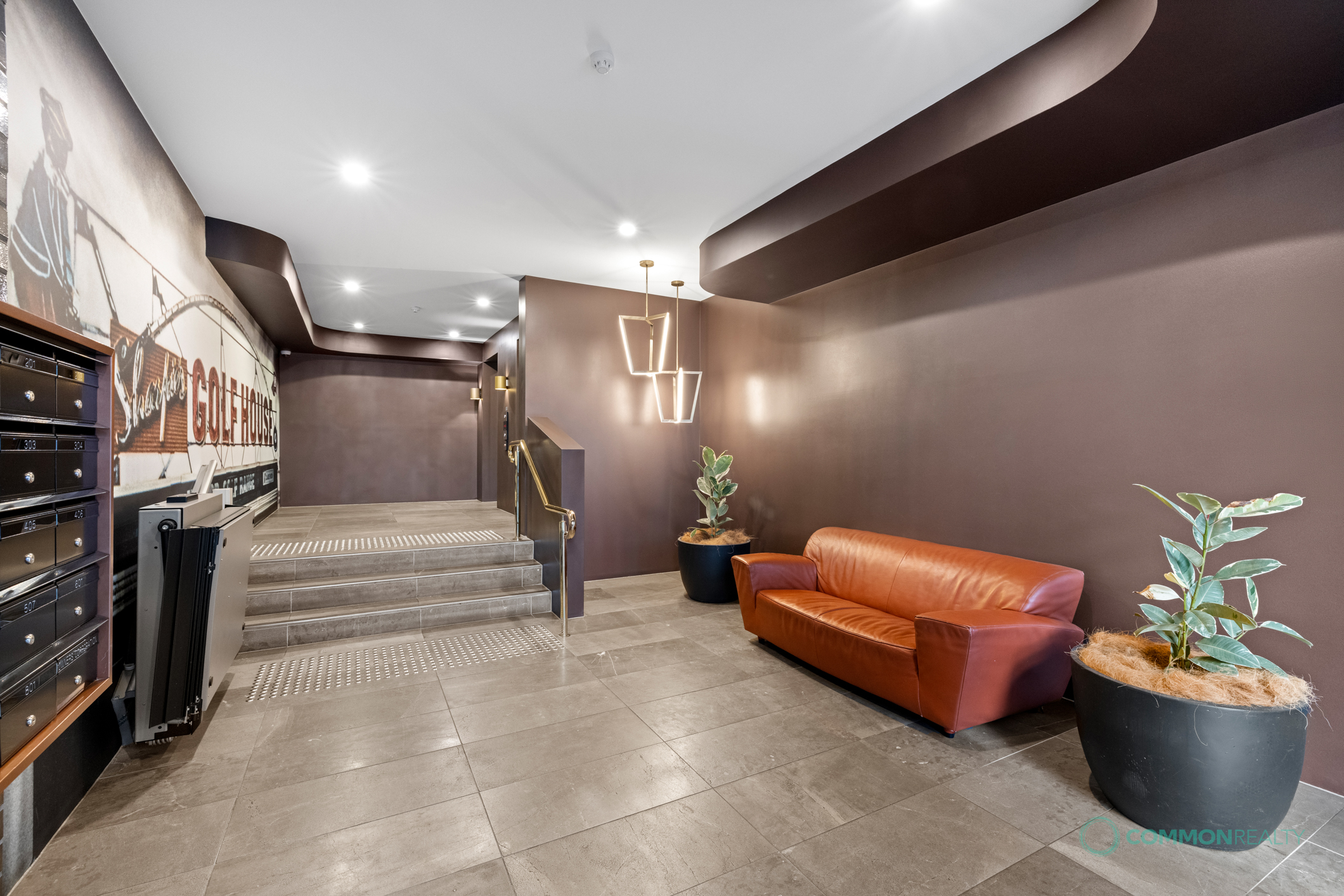 Stylish Surry Hills Living with Parking in a Prime City-Fringe Address - photo 2