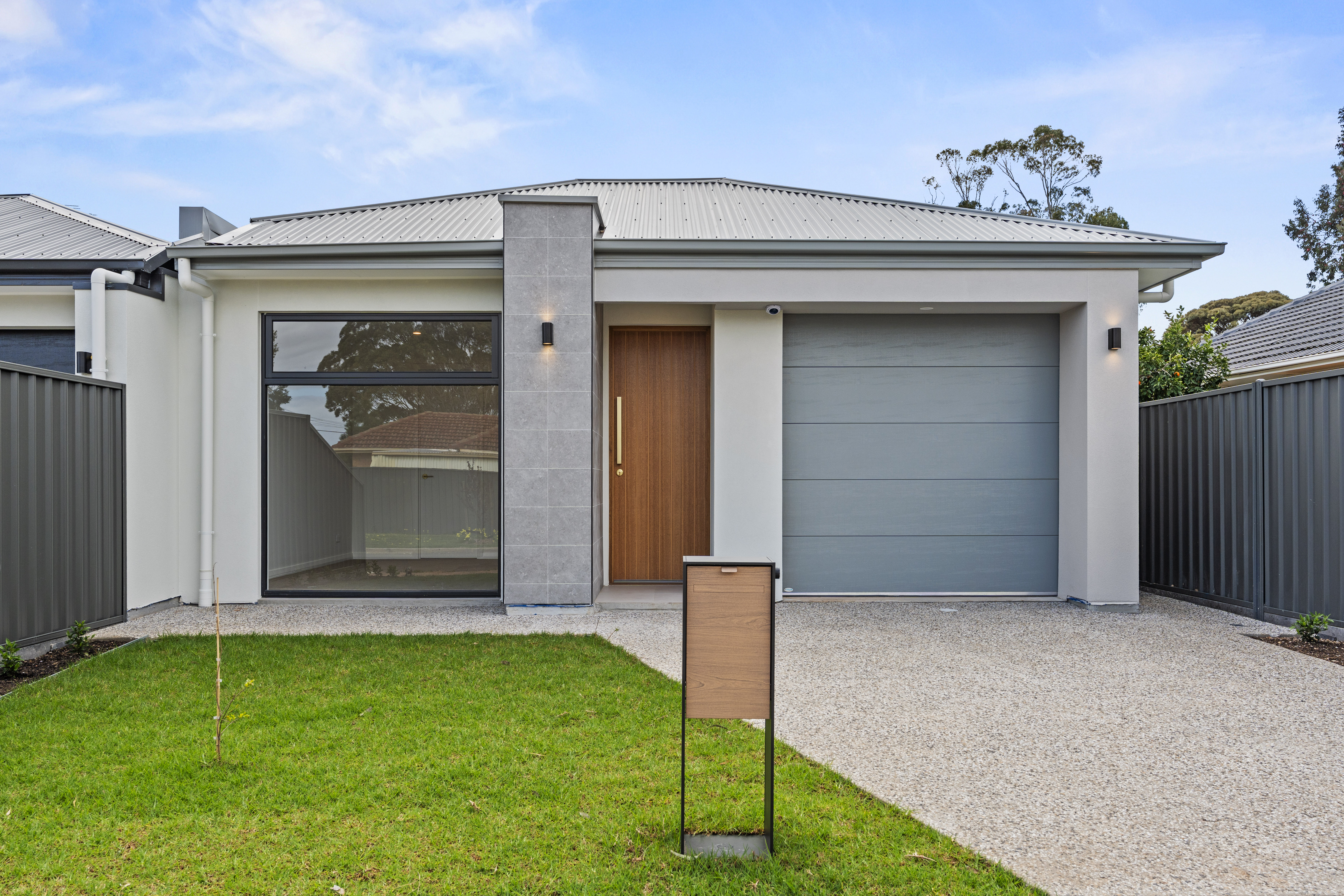 2C Auriel Way, Valley View