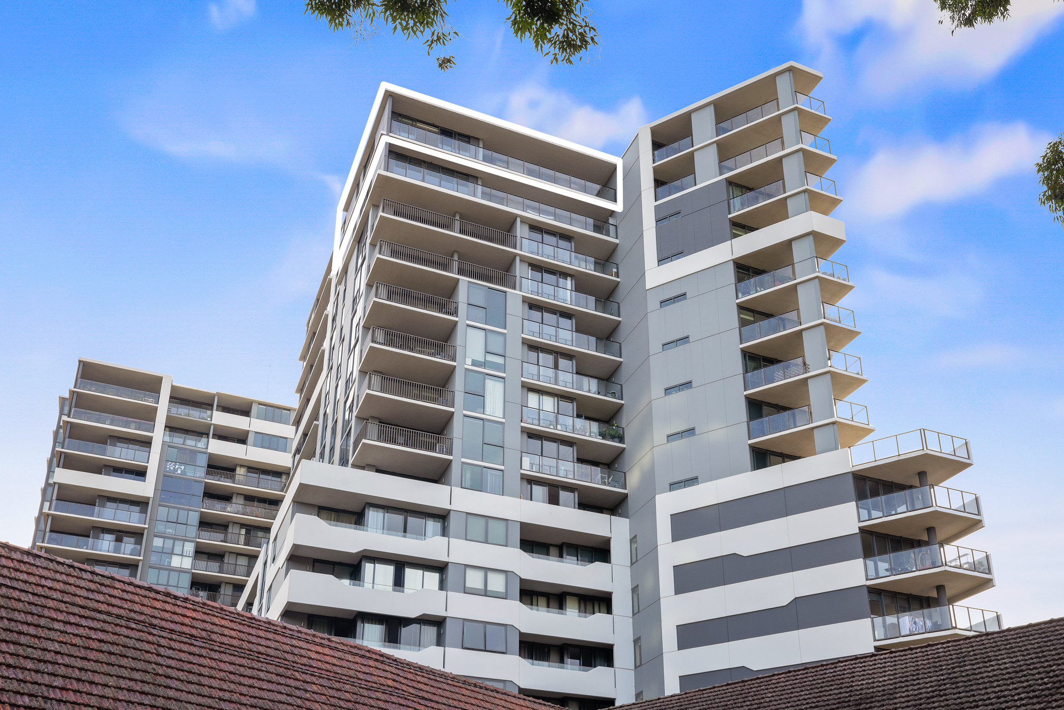 Luxurious East-Facing Penthouse with Panoramic City Views in the Heart of Epping - photo 12