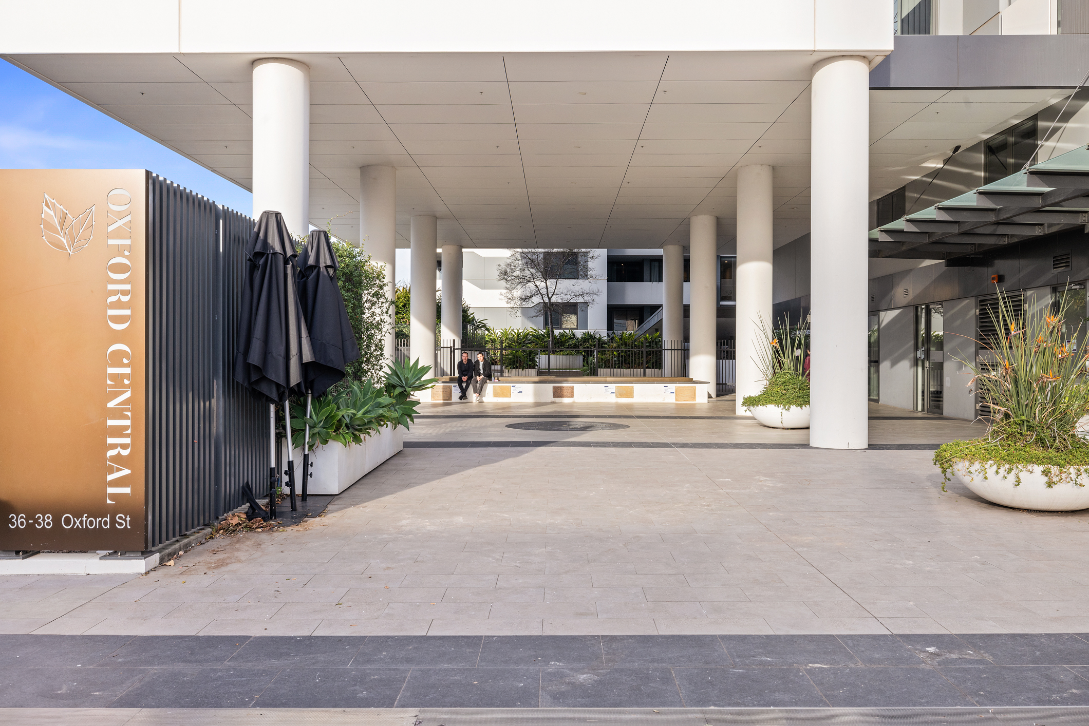 Luxurious East-Facing Penthouse with Panoramic City Views in the Heart of Epping - photo 11