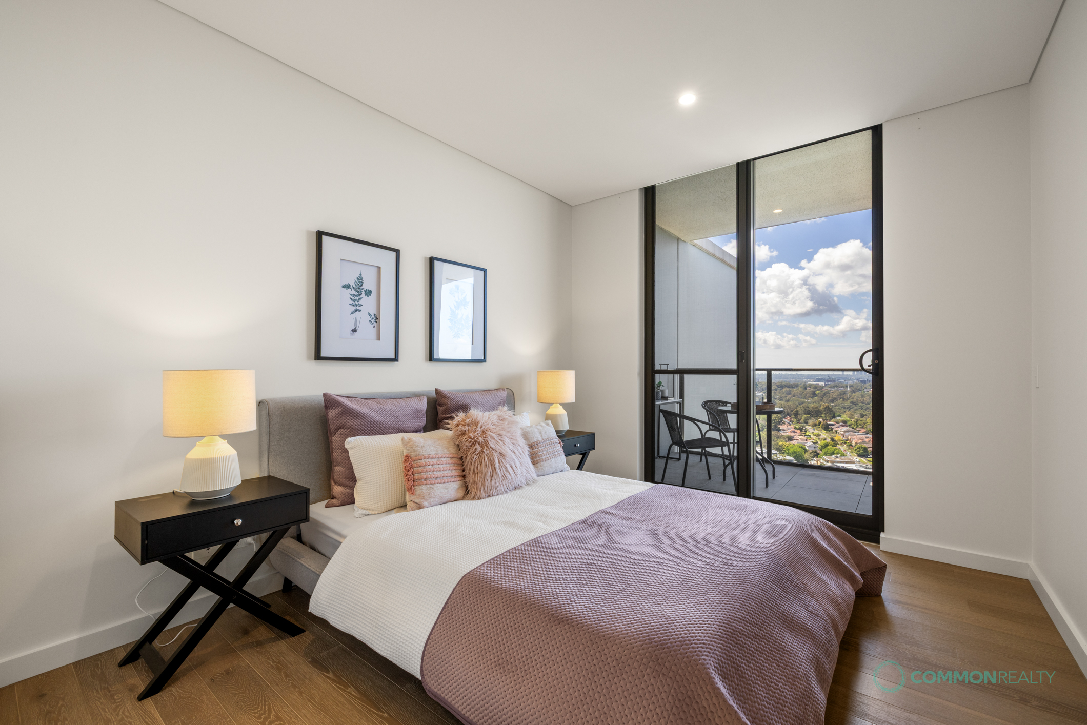 Luxurious East-Facing Penthouse with Panoramic City Views in the Heart of Epping - photo 7