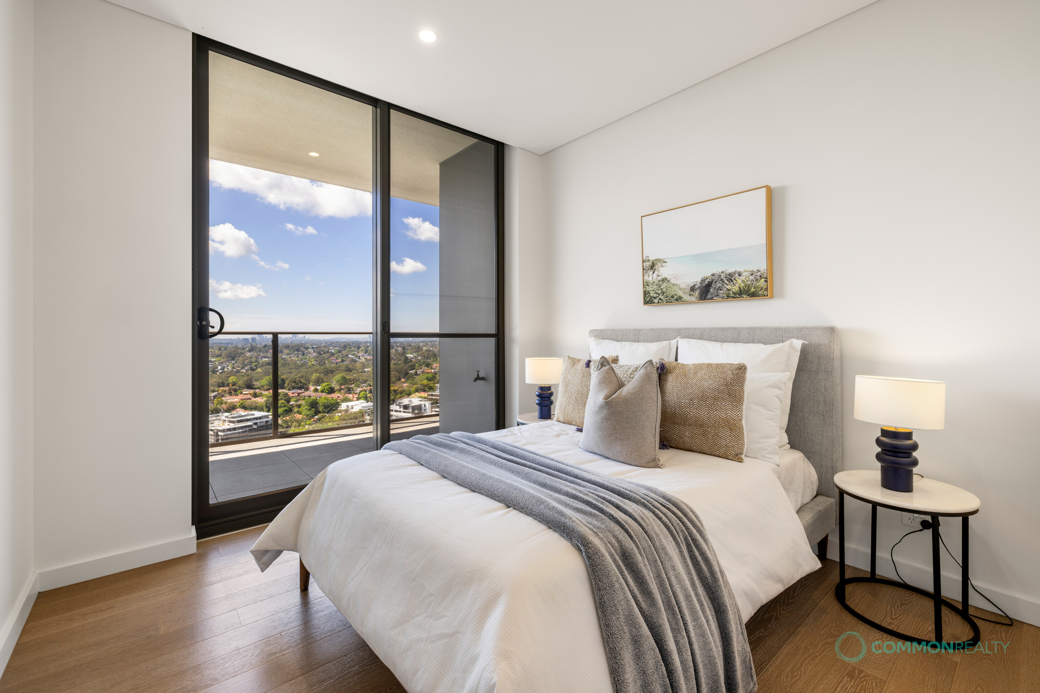 Luxurious East-Facing Penthouse with Panoramic City Views in the Heart of Epping - photo 8