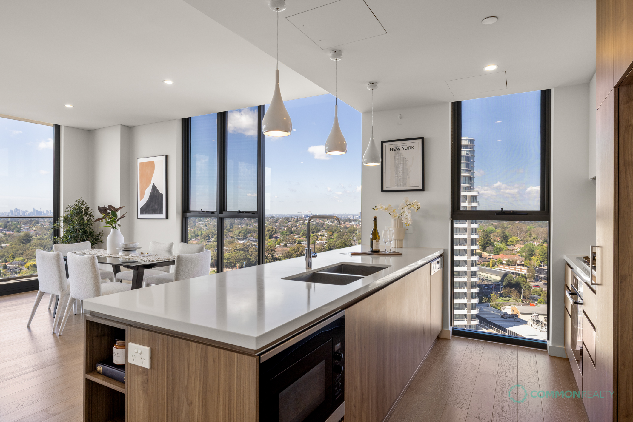 Luxurious East-Facing Penthouse with Panoramic City Views in the Heart of Epping - photo 6