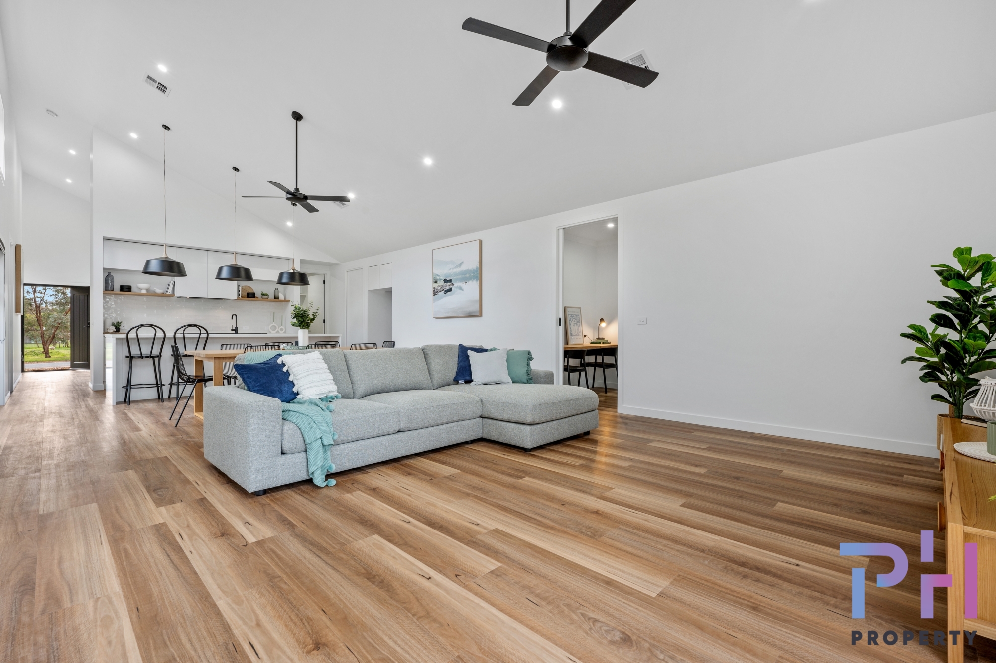 82 Carolyn Way, Maiden Gully PH Property