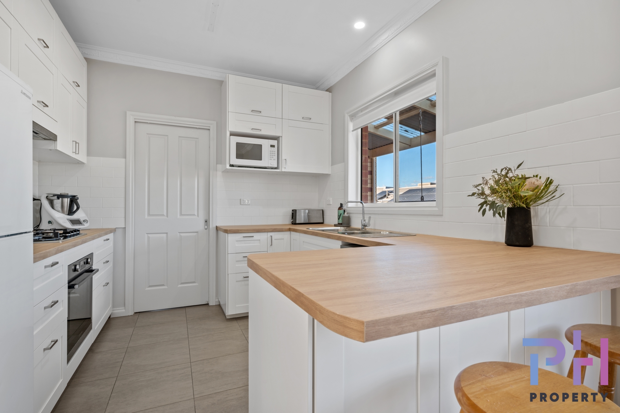 1 Sedgwick Close, Kennington PH Property