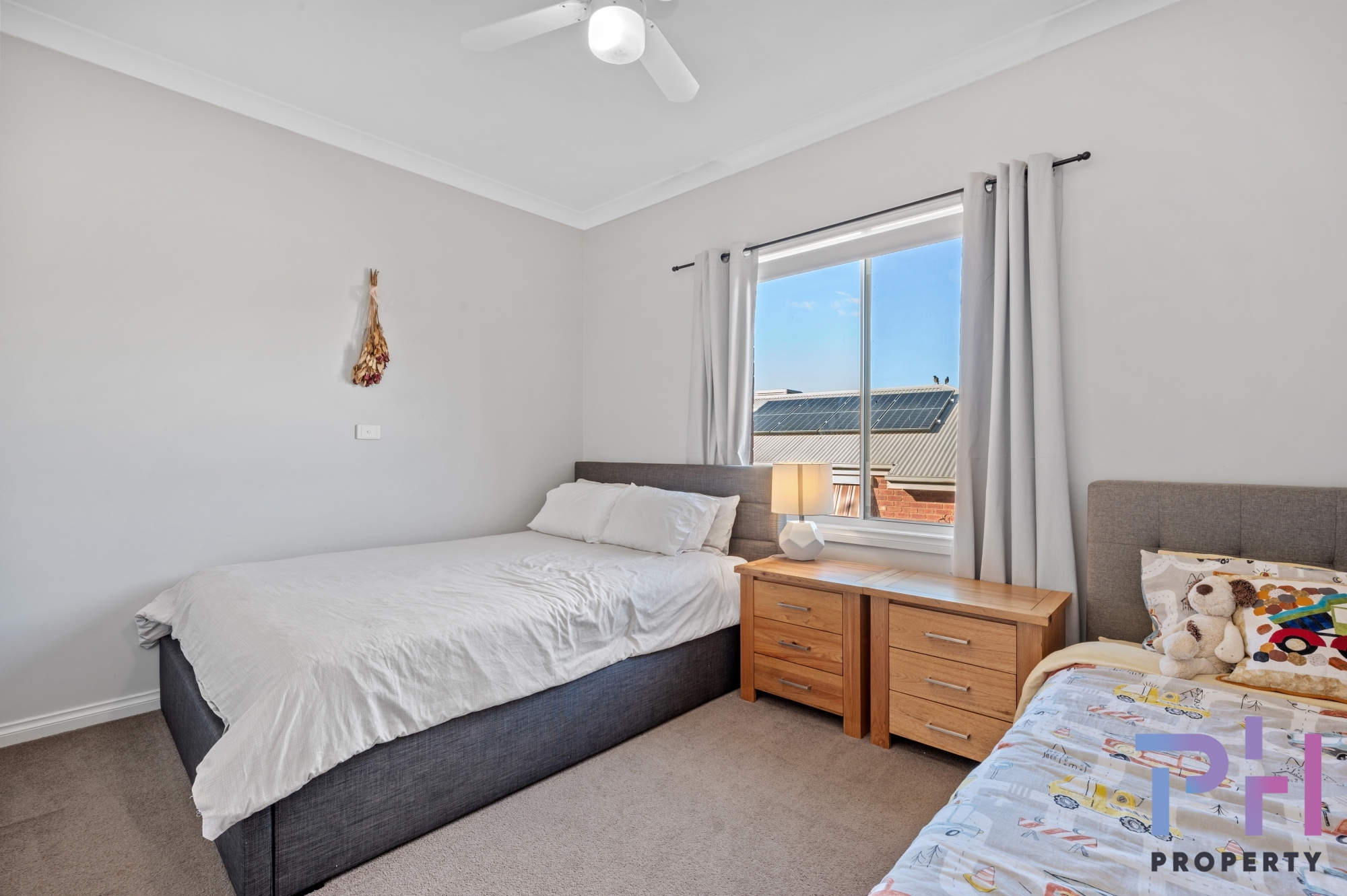 1 Sedgwick Close, Kennington PH Property