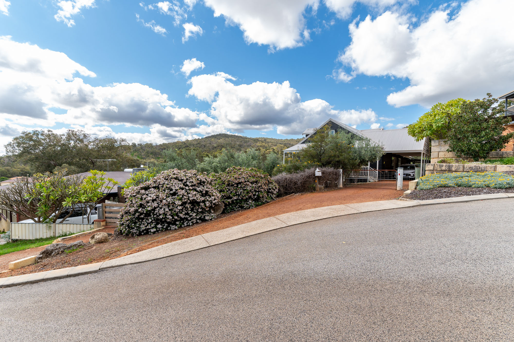 4 Mundanup Close, KELMSCOTT, WA