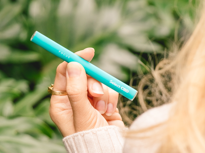 Image of someone holding a disposable marijuana vaporizer