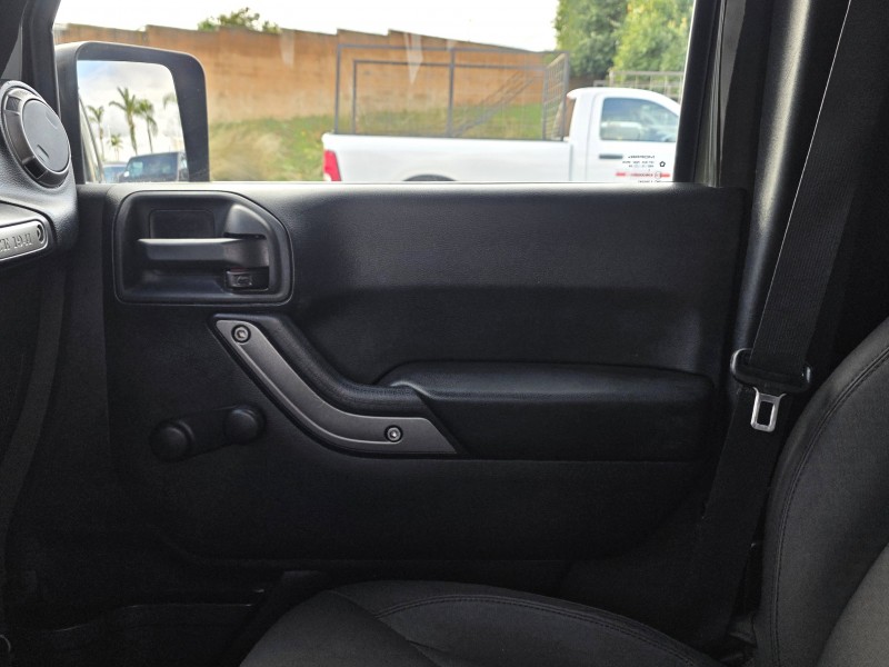 2015 Jeep Wrangler Unlimited Sport 1C4BJWDG8FL761558