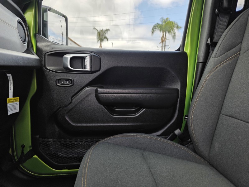 2025 Jeep Wrangler 4-Door Willys - Photo 16