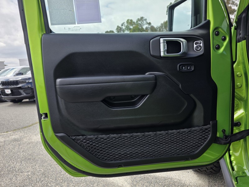2025 Jeep Wrangler 4-Door Willys - Photo 13