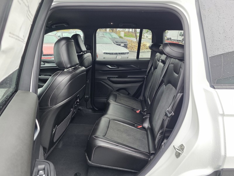 2025 Jeep Grand Cherokee Altitude 1C4RJGAG0S8775492