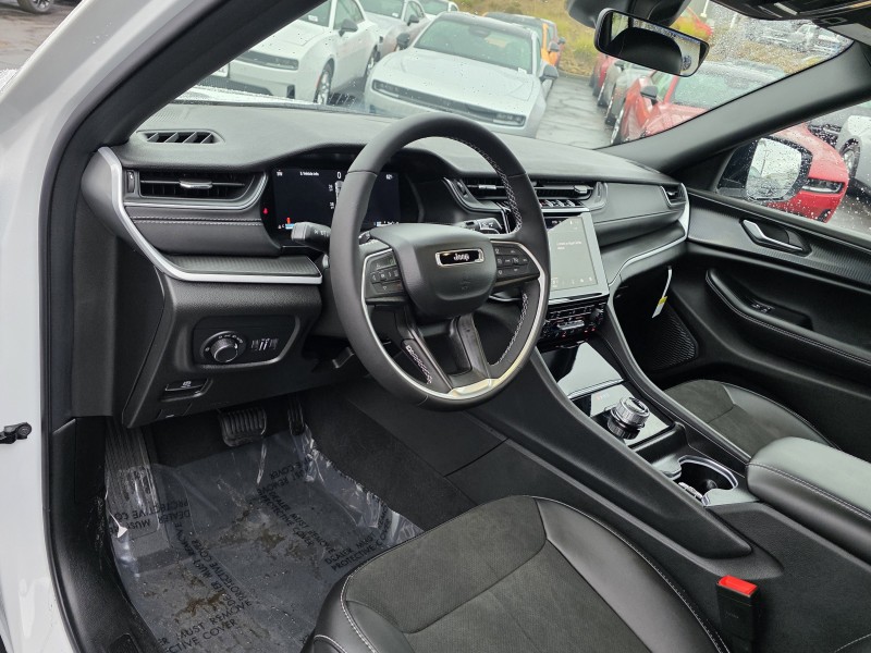 2025 Jeep Grand Cherokee Altitude 1C4RJGAG0S8775492