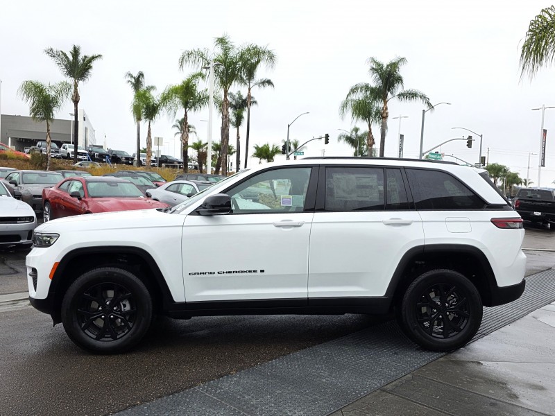 2025 Jeep Grand Cherokee Altitude 1C4RJGAG0S8775492