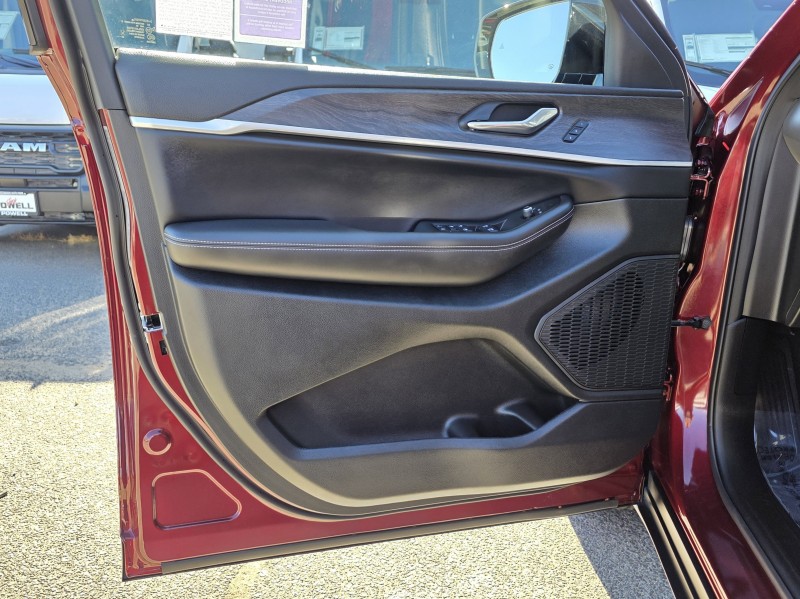 2025 Jeep Grand Cherokee Limited 1C4RJGBG2SC359004