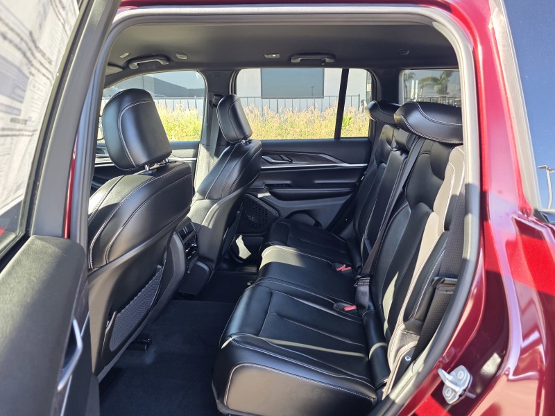 2025 Jeep Grand Cherokee Limited 1C4RJGBG2SC359004