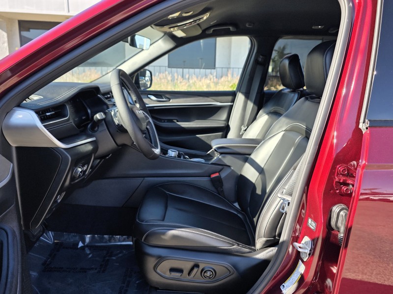 2025 Jeep Grand Cherokee Limited 1C4RJGBG2SC359004
