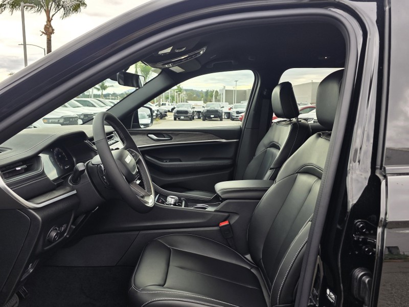 2025 Jeep Grand Cherokee Limited 1C4RJGBG8SC374686