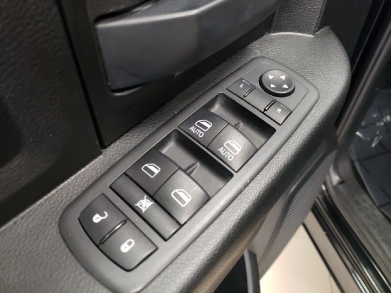 2019 Ram 1500 Classic Express 1C6RR7KT9KS749827 2019 Ram 1500 Classic Express 1C6RR7KT9KS749827