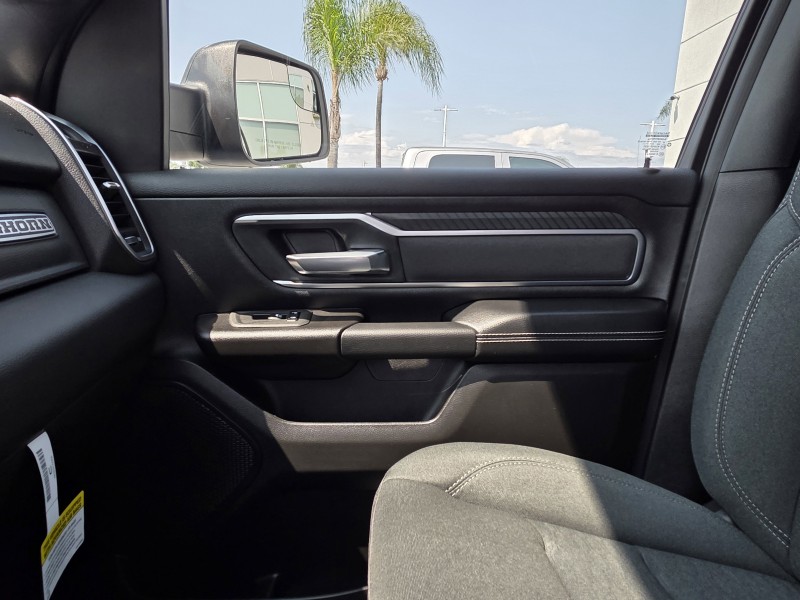 2025 Ram 1500 Big Horn 1C6RREFP8SN740827