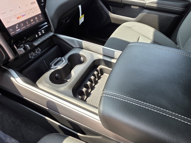 2025 Ram 1500 Big Horn 1C6RREFP8SN740827