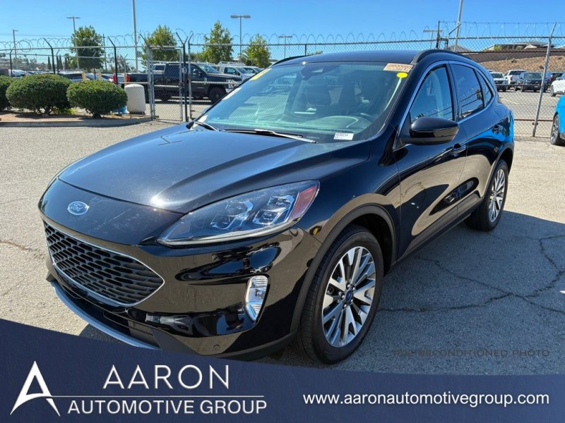 2022 Ford Escape Titanium 1FMCU9J90NUB66937