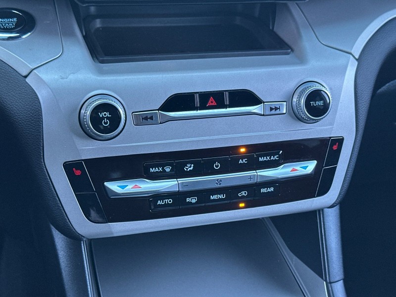 2023 Ford Explorer XLT - Photo 24