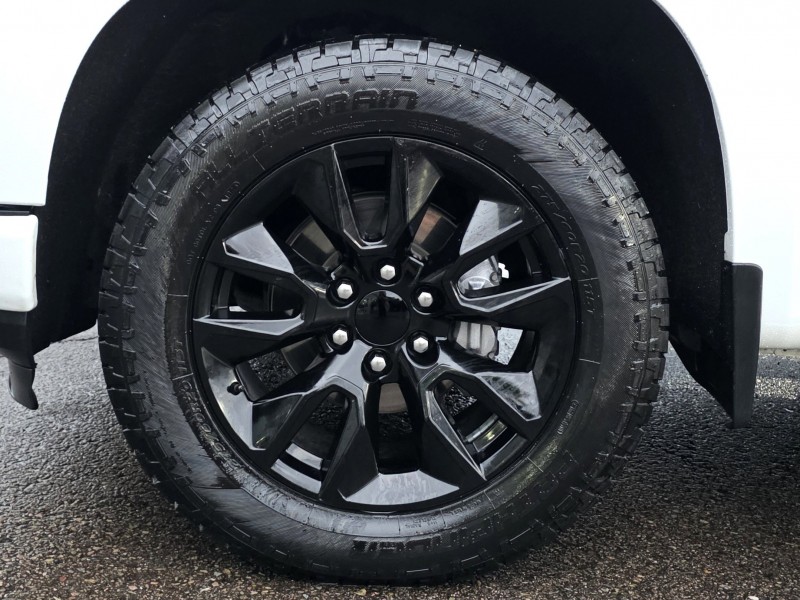 2022 Chevrolet Silverado 1500 LTD Custom 1GCRWBEK7NZ193567