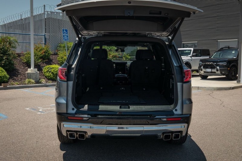 2024 GMC Acadia Denali 1GKENLKS3RJ178312