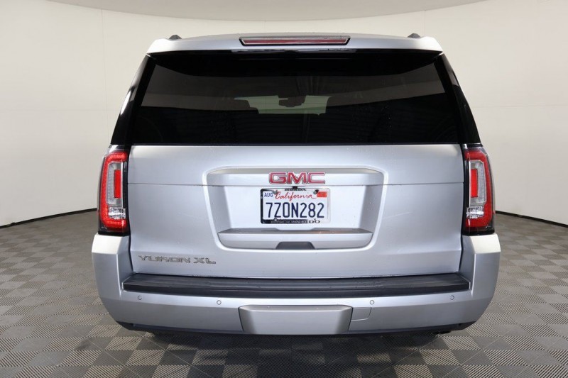 2017 GMC Yukon XL SLT 1GKS1GKC6HR310249