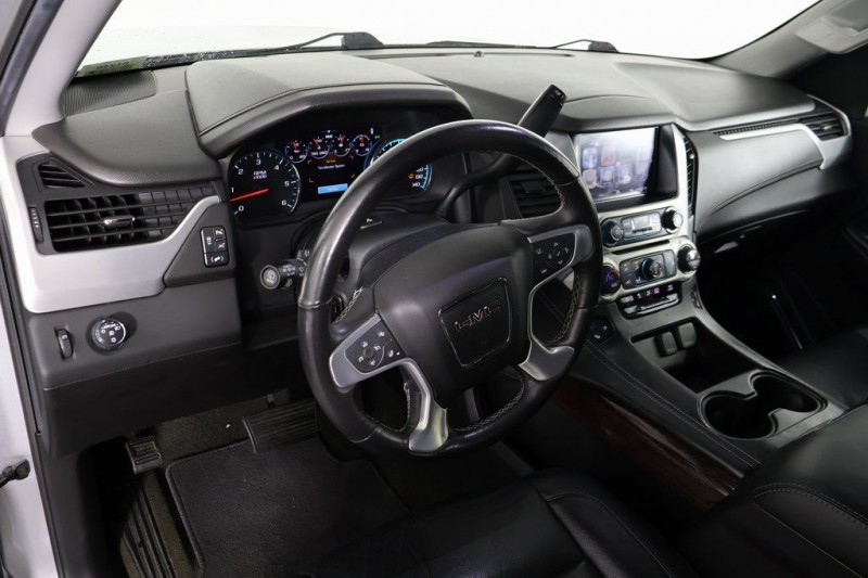2017 GMC Yukon XL SLT 1GKS1GKC6HR310249