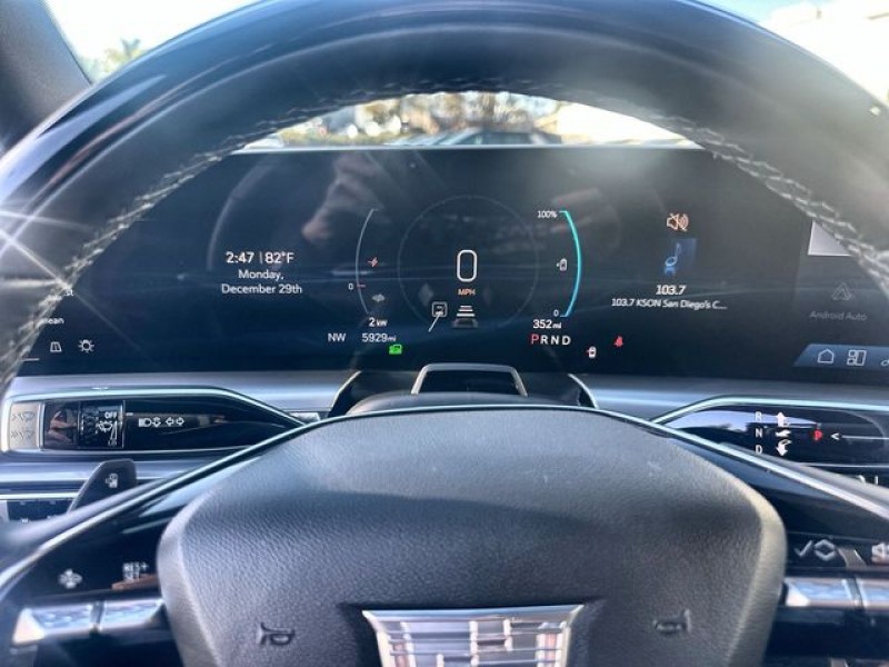 2024 Cadillac LYRIQ Luxury 1GYKPRRK1RZ135553