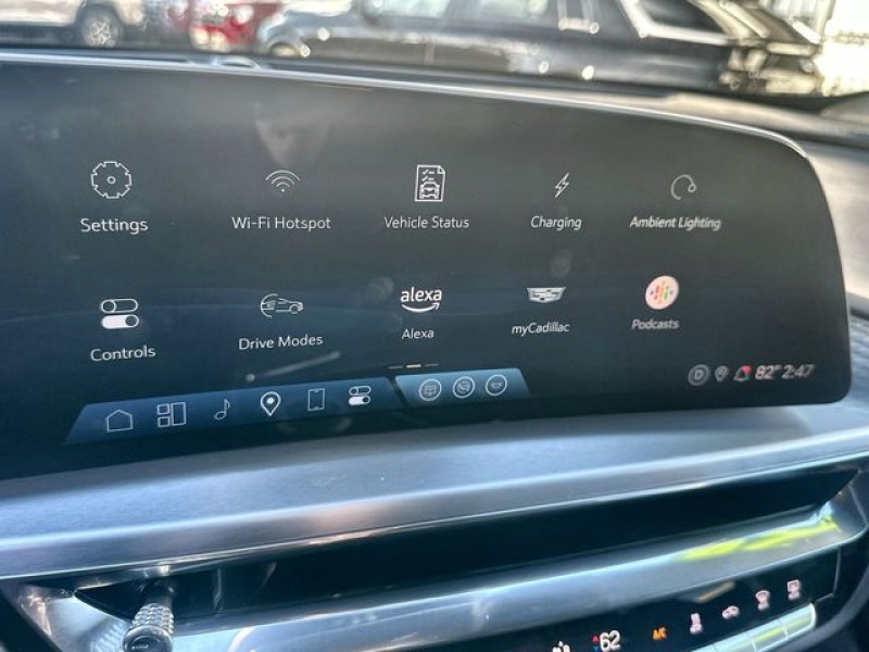 2024 Cadillac LYRIQ Luxury 1GYKPRRK1RZ135553