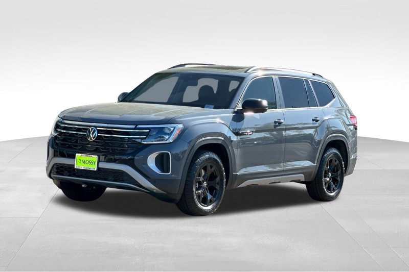2025 Volkswagen Atlas 2.0T Peak Edition SE 1V2CR2CA8SC571853