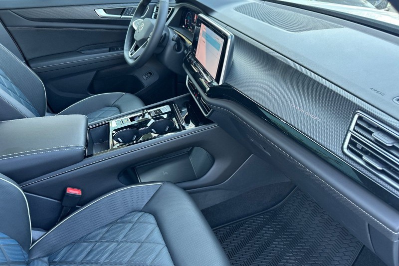 2025 Volkswagen Atlas Cross Sport SEL Premium R-LINE - Photo 15