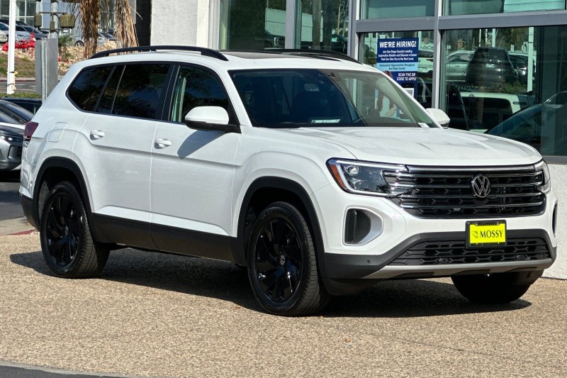 2026 Volkswagen Atlas SE w/Tech - Photo 2