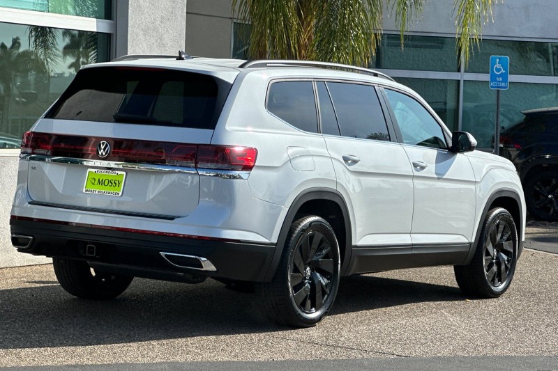 2026 Volkswagen Atlas SE w/Tech - Photo 4