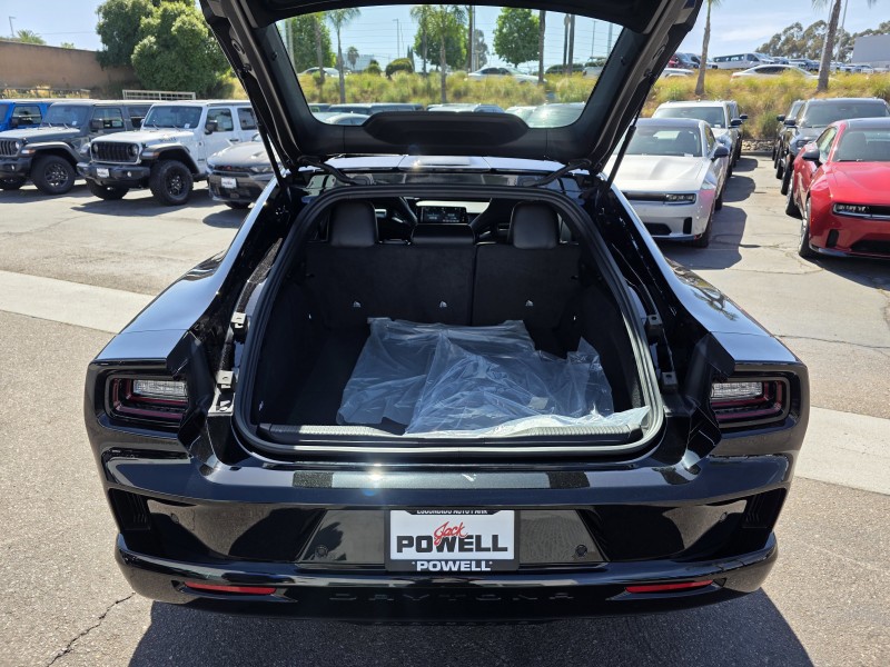 2025 Dodge Charger Daytona Scat Pack - Photo 10