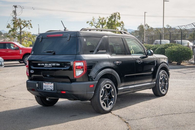 2024 Ford Bronco Sport Outer Banks 3FMCR9C63RRE47454
