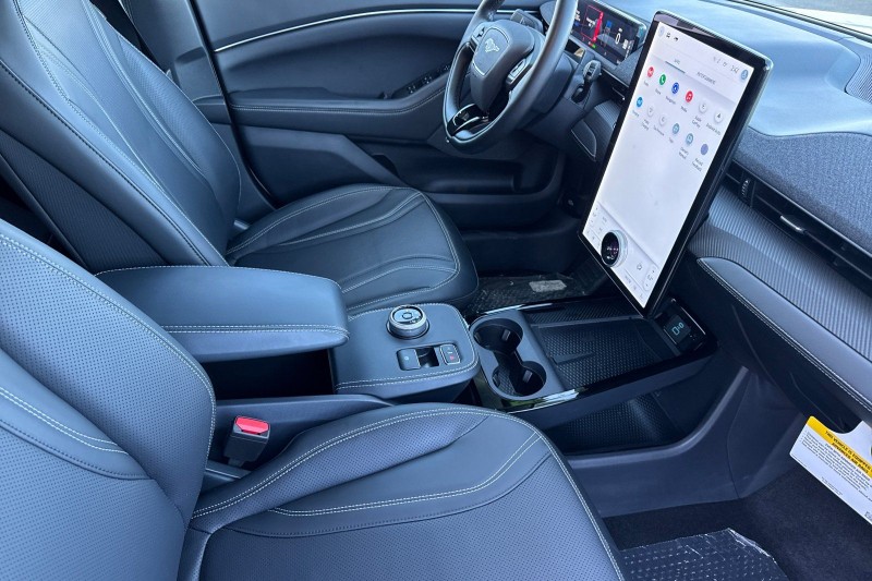 2024 Ford Mustang Mach-E Premium 3FMTK3R73RMA22587