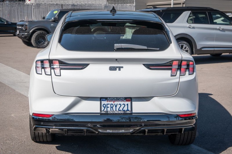 2024 Ford Mustang Mach-E Premium 3FMTK3S51RMA17980