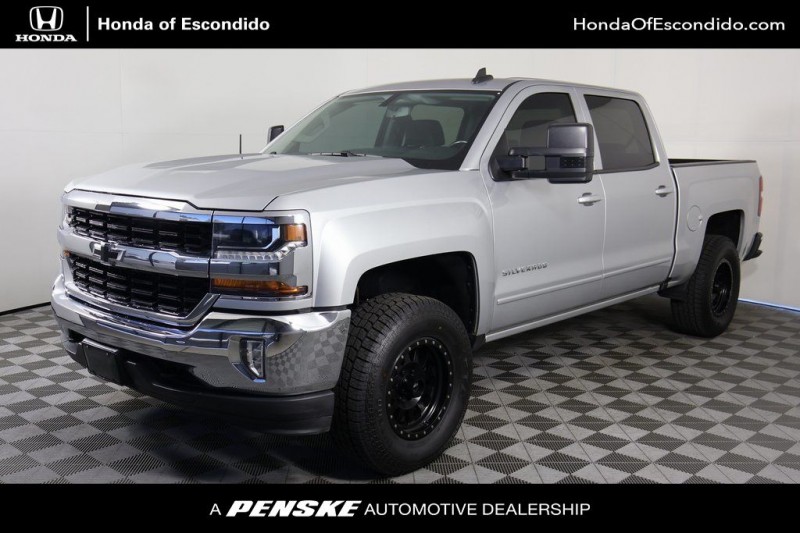 2018 Chevrolet Silverado 1500 LT 3GCUKREC0JG215796