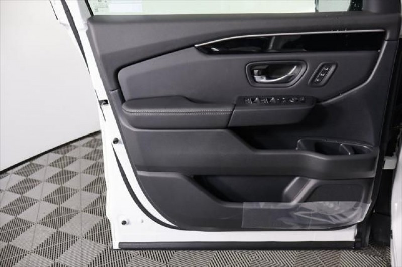 2025 Honda Pilot Touring 5FNYG1H75SB189366
