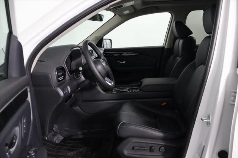 2025 Honda Pilot Touring 5FNYG1H75SB189366
